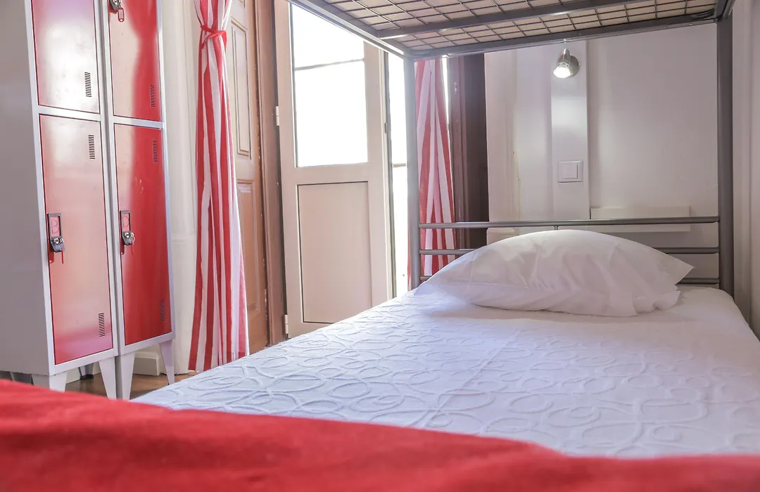 Hostel 402-1