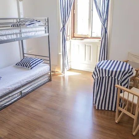 Hostel 402-3